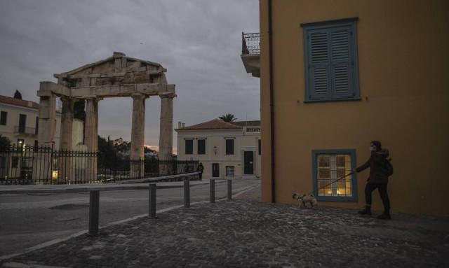 Κρούσματα σήμερα: Συγκρατημένη αισιοδοξία - Αργεί η μείωση που περιμένουν οι λοιμωξιολόγοι