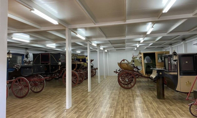 Ολοκληρώθηκε η εκκένωση του Στάβλου και η μεταφορά των αμαξών στο Τατόι