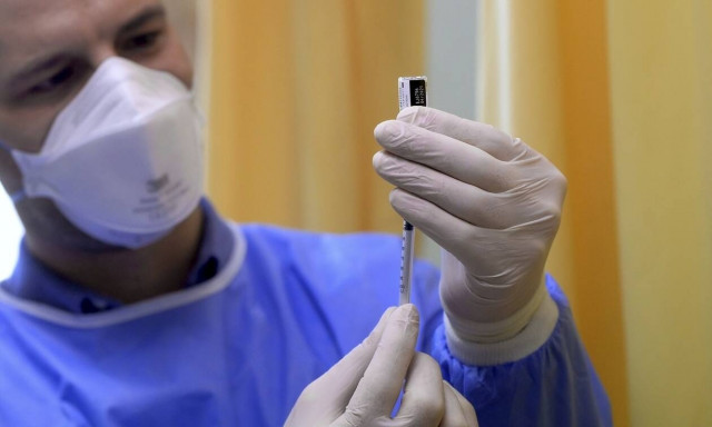 Κορονοϊός: Σε ποιες χώρες της ΕΕ ξεκίνησαν νωρίτερα οι πρώτοι εμβολιασμοί του πληθυσμού