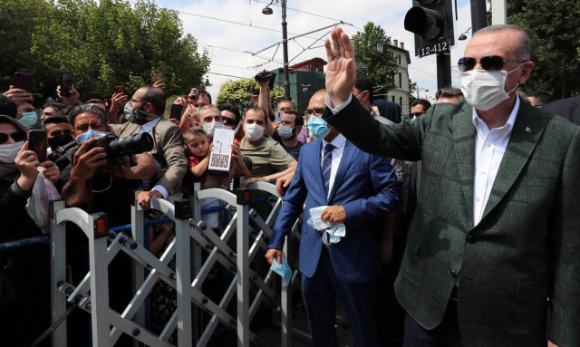 Ερντογάν: Σε... κινούμενη άμμο! Οι εμμονές, τα χρυσά παλάτια και το «τρίγωνο του διαβόλου»