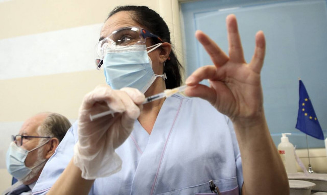 Κορονοϊός - Ιταλία: Έχασαν την ζωή τους 305 άνθρωποι - Συνεχίζεται ο εμβολιασμός 