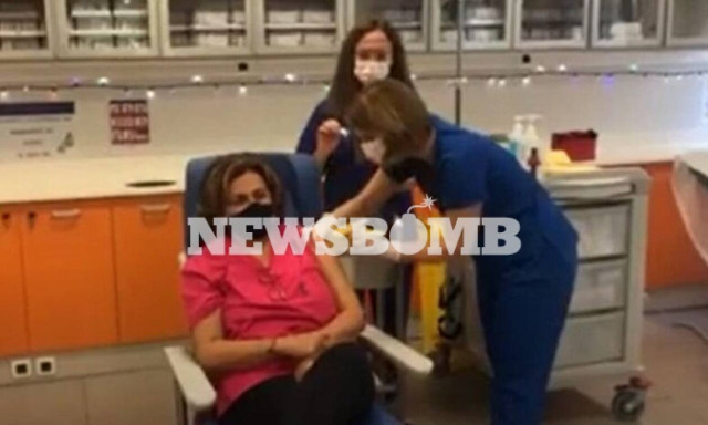 Εμβολιάστηκε η διευθύντρια της ΜΕΘ του Ευαγγελισμού, Αναστασία Κοτανίδου