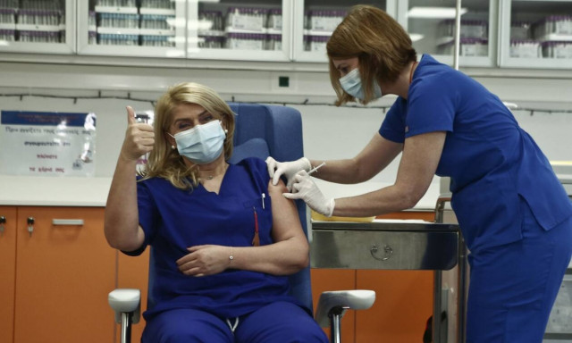 Ευσταθία Καμπισιούλη: Τι ανέφερε η νοσηλεύτρια που εμβολιάστηκε πρώτη - Πιστεύω σε αυτό το εμβόλιο