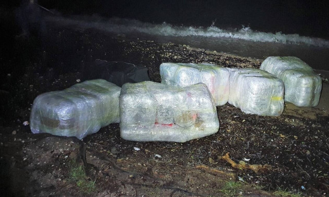 Κέρκυρα: Χολιγουντιανή μεταφορά 323 κιλών κάνναβης με τζετ σκι σε παραλία