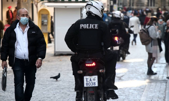 Αντίστροφη μέτρηση για την Πρωτοχρονιά: Τα μέτρα για τις μετακινήσεις, το ρεβεγιόν, τις εκκλησίες