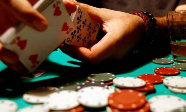 Ρέθυμνο: «Έβρεξε» πρόστιμα σε παράνομη χαρτοπαικτική λέσχη