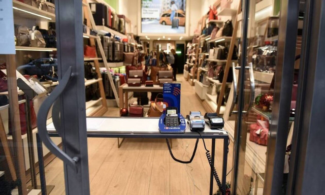 SMS 13033: Αυτός είναι ο κωδικός μετακίνησης για τα εποχιακά καταστήματα