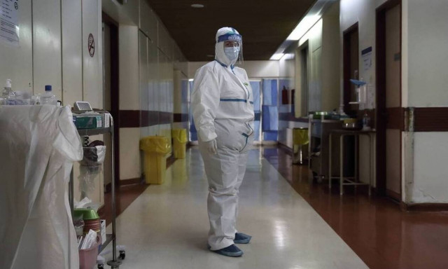 Κορονοϊός: Στο «κόκκινο» οι εντατικές - Μετά τις 15 Ιανουαρίου θα υποχωρήσουν οι διασωληνωμένοι