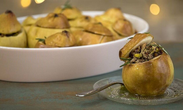 Γεμιστά κυδώνια από τον Άκη Πετρετζίκη