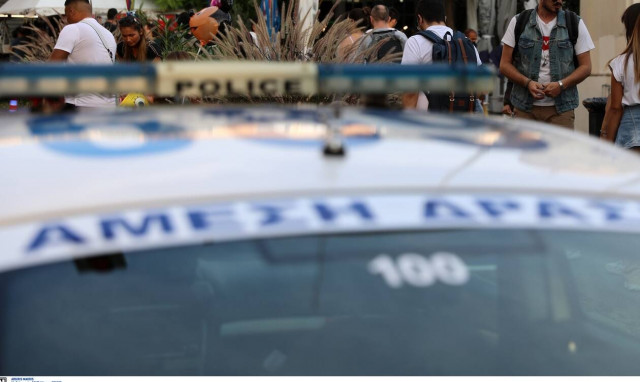 Θρίλερ στα Βίλια: Εντοπίστηκε πτώμα σε βαλίτσα – Τι εξετάζουν οι Αρχές