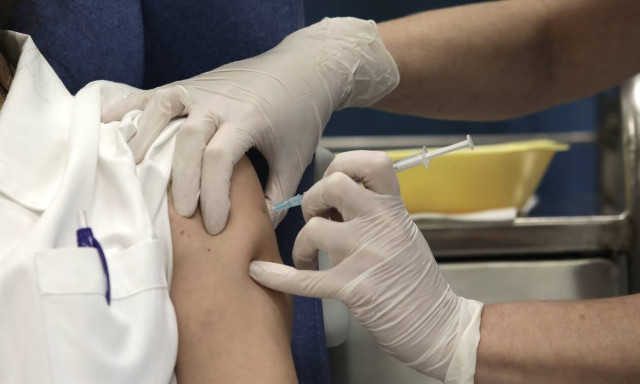 Εμβόλιο κορονοϊού - Αντιπρόεδρος ΕΟΔΥ: Τι θα πρέπει να κάνουν όσοι έχουν αλλεργία και αυτοάνοσα