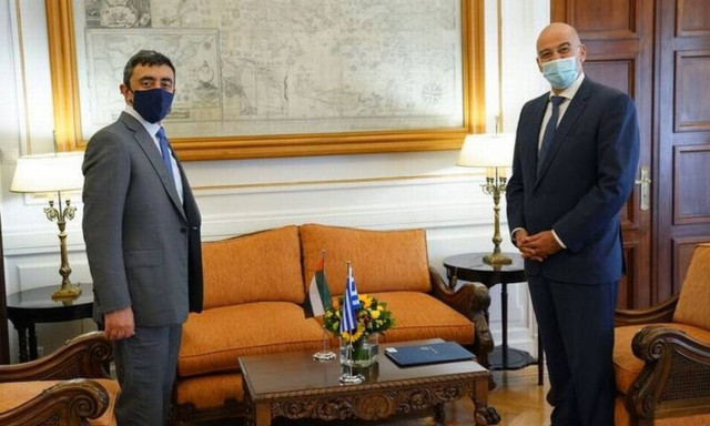 Νίκος Δένδιας και Εμιρατινός ΥΠΕΞ συζήτησαν την ενίσχυση της στρατηγικής σχέσης των δυο χωρών