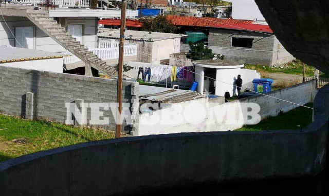 Μέγαρα: Έκαναν έφοδο τα ΕΚΑΜ - Άφαντοι οι Ρομά πιστολέρο - Ανθρωποκυνηγητό για τη σύλληψή τους