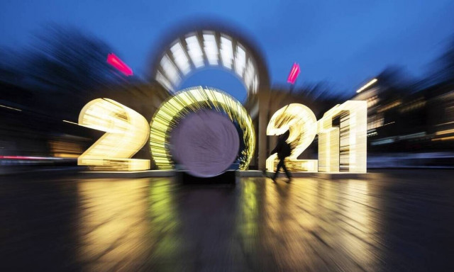 Τα μέτρα για την Πρωτοχρονιά: Ρεβεγιόν με περιορισμούς και ελέγχους της ΕΛΑΣ σε δρόμους και σπίτια