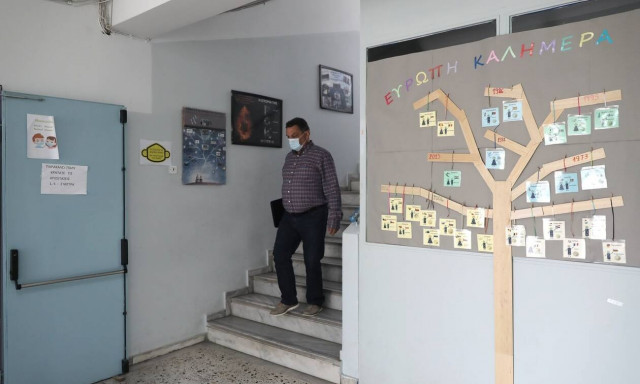 Εμβόλιο κορονοϊού - Λινού: Προτεραιότητα στους εκπαιδευτικούς για τον εμβολιασμό