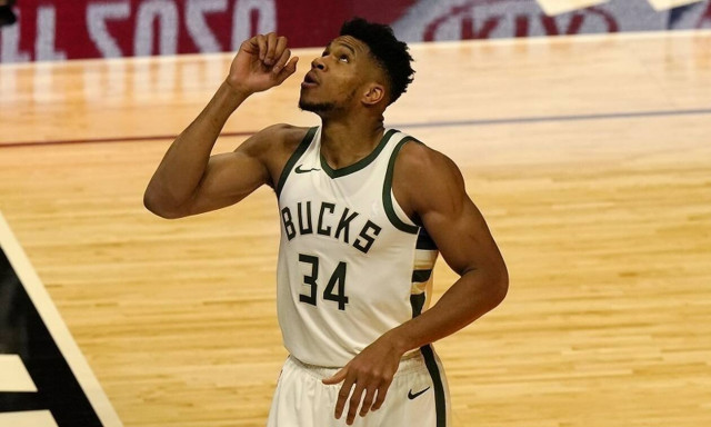 Γιάννης Αντετοκούνμπο: Γι' αυτό έμεινε στους Μιλγουόκι Μπακς! (video)