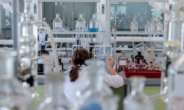 Μετάλλαξη κορονοϊού: Προκαλεί τελικά περισσότερους θανάτους; - Τι απαντά έρευνα