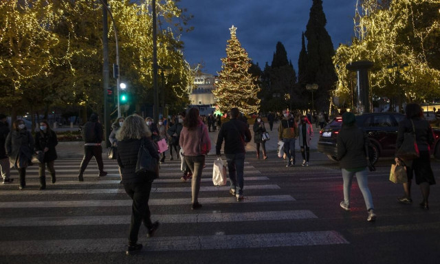 Greece registers 942 coronavirus cases on Wed.; intubations currently at 443