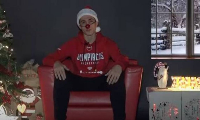 Ολυμπιακός: Οι παίκτες έγιναν ξανά παιδιά! - Οι αγαπημένες χριστουγεννιάτικες ιστορίες τους (video)