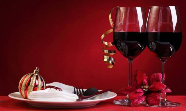 Αλκοόλ: Πόσες θερμίδες δίνουν τα ποτά των εορτών