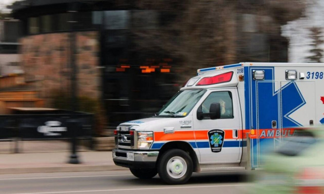 Έκοψε το μόριό του και το πέταξε στη λεκάνη