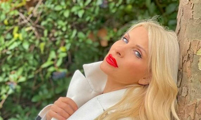 Η Ελένη Μενεγάκη λέει το δικό της αντίο στο 2020 πιο σέξι από ποτέ