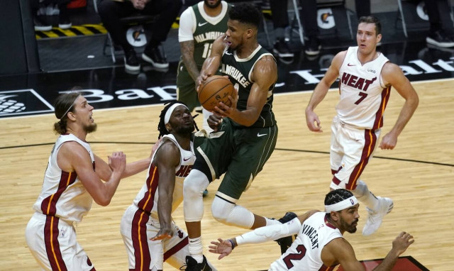 ΝΒΑ – Γιάννης Αντετοκούνμπο: Με τριπλ νταμπλ αλλά και… ήττα αποχαιρέτησε το 2020 ο Greek Freak