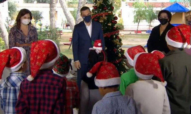 Αλέξης Τσίπρας: Άκουσε τα κάλαντα της Πρωτοχρονιάς από παιδιά του Πρότυπου Εθνικού Νηπιοτροφείου