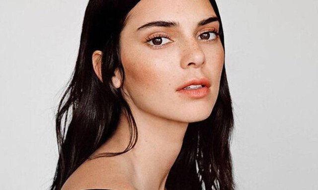 Μόνο η Kendall Jenner θα κυκλοφορούσε έτσι στα χιόνια