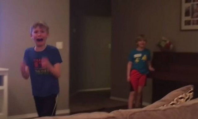 "Μπαμπά, εσύ είσαι;" - Αντιδράσεις παιδιών στο ξύρισμα του μπαμπά