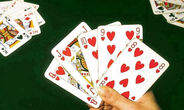 Τρελό κόλπο: Έτσι θα τους κερδίσεις όλους στα χαρτιά! 