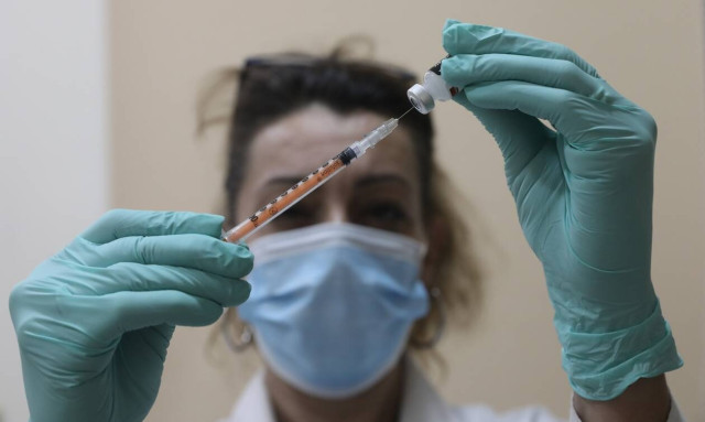 Κορονοϊός: Δείτε τι έκανε φαρμακοποιός και κατέστρεψε εκατοντάδες εμβόλια