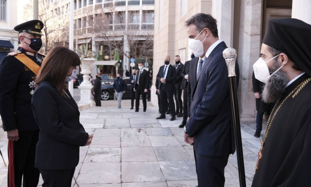 Στη Μητρόπολη Αθηνών η Πρόεδρος της Δημοκρατίας και ο Πρωθυπουργός