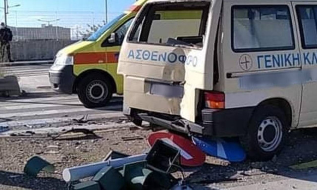 Αγρίνιο: Σφοδρή σύγκρουση Ι.Χ επιβατικού - Mε τραυματίες