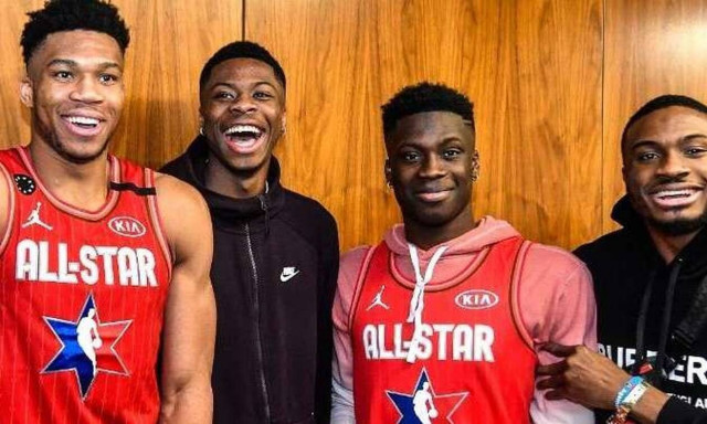 Μιλγουόκι Μπακς: Η ευχή τους στα ελληνικά για το 2021 (photo)