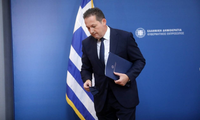 Κορονοϊός: Ανακοινώνει πιο αυστηρά μέτρα ο Πέτσας - Δείτε Live