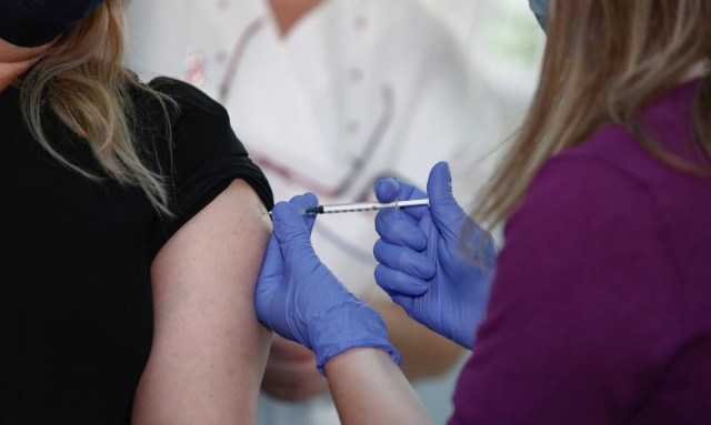 Λινού στο Newsbomb.gr: Οι πολίτες θα πρέπει να ξέρουν πότε και πού θα κάνουν το εμβόλιο