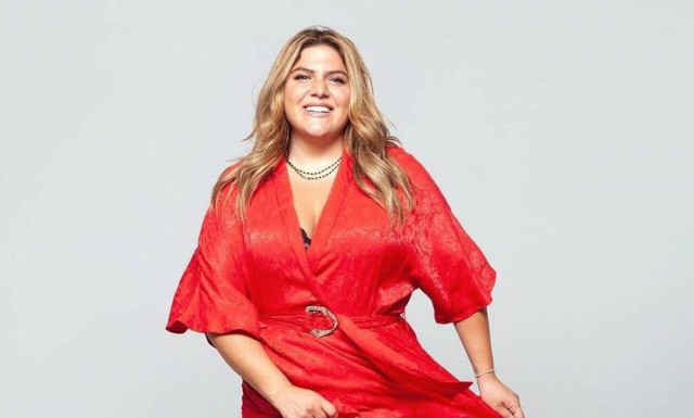 Δανάη Μπάρκα: Επέστρεψε στο πλατό της εκπομπής της με νέο look