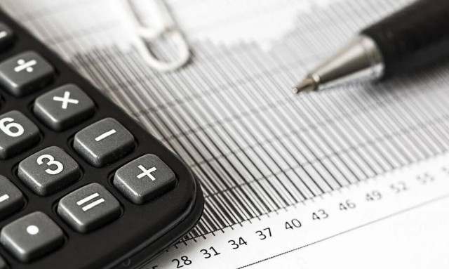 Φοροελαφρύνσεις και αυξήσεις σε μισθούς και συντάξεις - Τι αλλάζει, ποιους αφορά (ΠΙΝΑΚΕΣ)