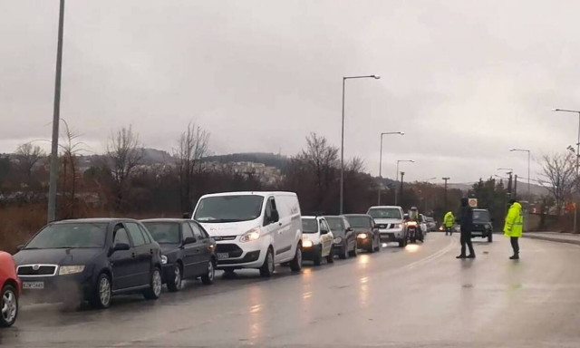 Κοζάνη: Διαμαρτυρία με αυτοκίνητα για τις 81 μέρες καραντίνας - «Δεν αντέχουμε άλλο» (vid)