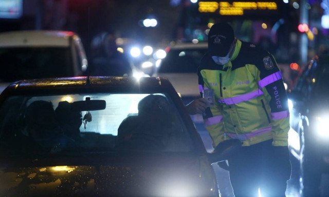 Κορονοϊός: Ανησυχία για τα ενεργά κρούσματα στην Αττική - Συναγερμός σε 8 περιοχές