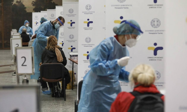 Κρούσματα σήμερα: 200 στην Αθήνα, 64 στη Θεσσαλονίκη - Ο χάρτης της διασποράς των νέων μολύνσεων