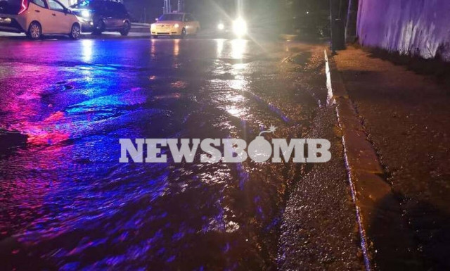 Η κακοκαιρία σαρώνει την Αττική: Πλημμύρισαν δρόμοι στο Μενίδι - Πτώσεις δέντρων στα βόρεια προάστια