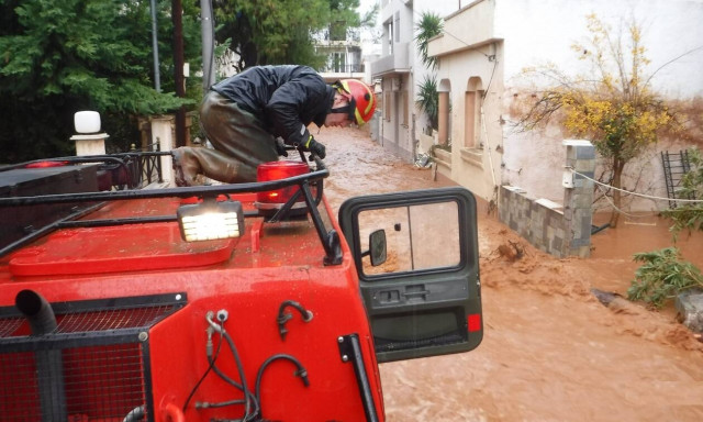 Πυροσβεστική: Δέχθηκε 169 κλήσεις για άντληση υδάτων, παροχή βοήθειας και κοπές δένδρων λόγω καιρού