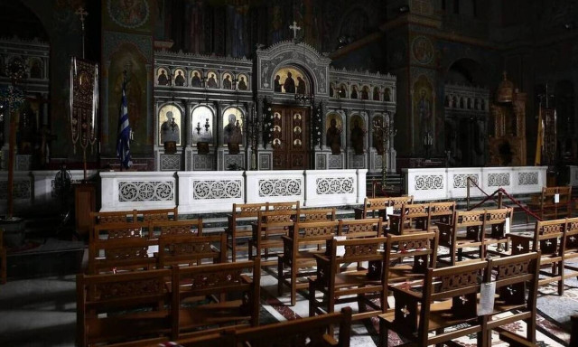 Λάρισα: Χαμός σε εκκλησία - Έφοδος της αστυνομίας, συνελήφθη ιερέας