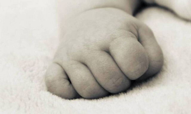 Τραγωδία: Νεκρό βρέφος 4 μηνών που καταπλακώθηκε από... σκύλο!