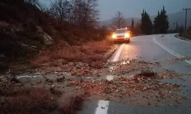 Χαλκιδική: Κατολισθήσεις Στην Επαρχιακή Οδό Θεσσαλονίκης (pics)