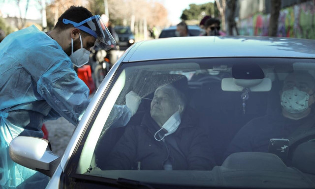 Κρούσματα σήμερα: Αγωνία για τις σημερινές ανακοινώσεις του ΕΟΔΥ- Στα ύψη θάνατοι και διασωληνωμένοι