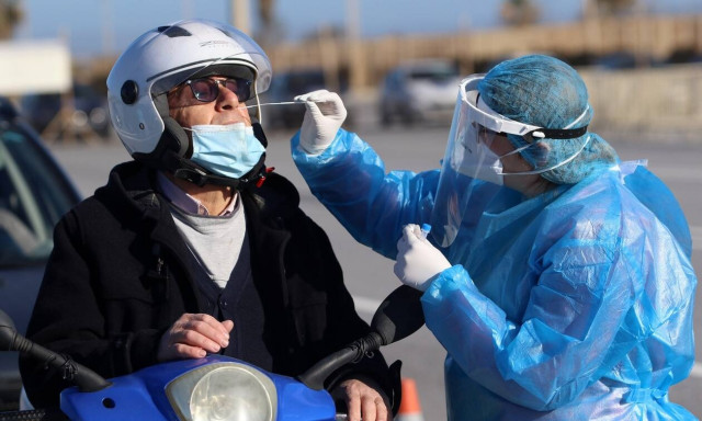 Κρούσματα σήμερα: Αυξάνονται ξανά οι μολύνσεις σε Αθήνα και Θεσσαλονίκη - Ο χάρτης της διασποράς