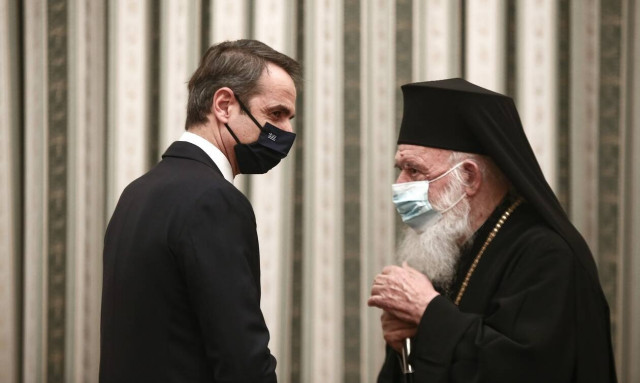 Μήνυμα Μητσοτάκη στον Ιερώνυμο: Η Εκκλησία να αναλάβει τις ευθύνες της, τα μέτρα να τηρηθούν